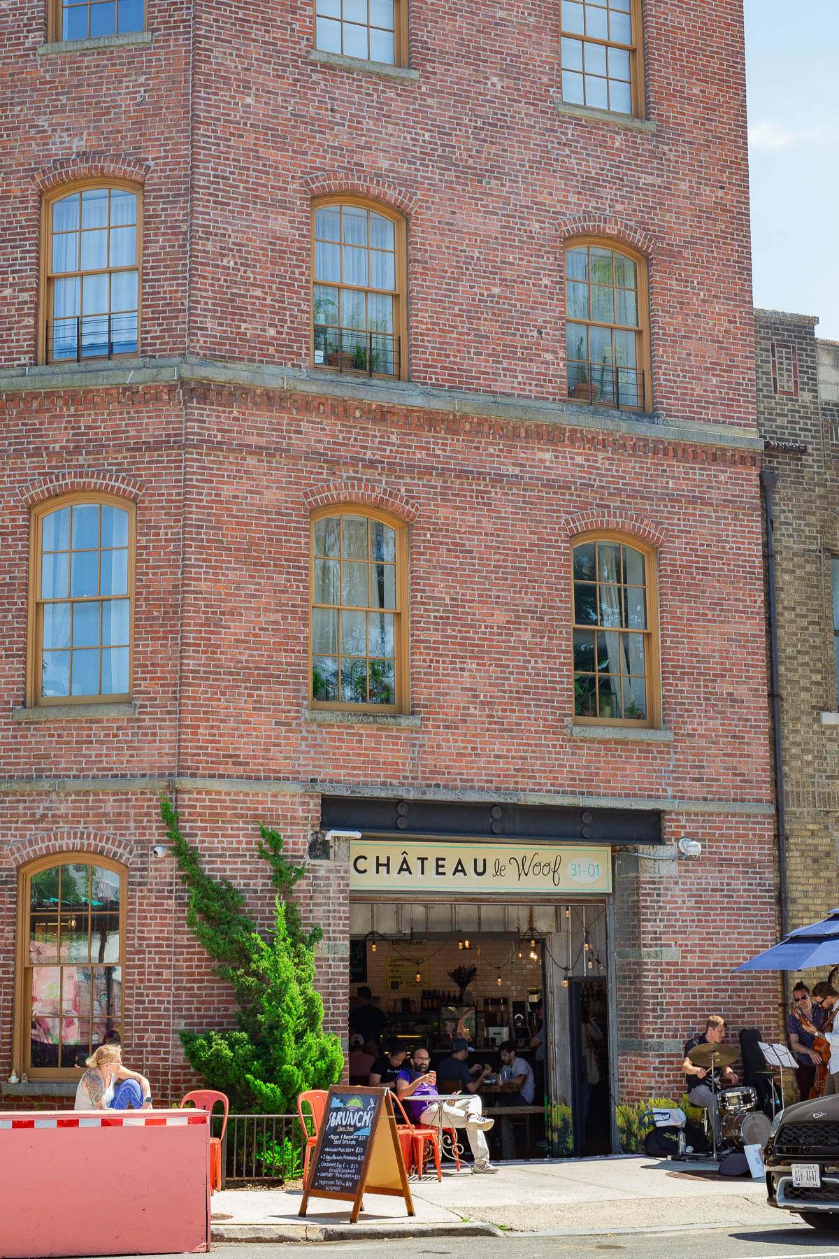 Château le Woof